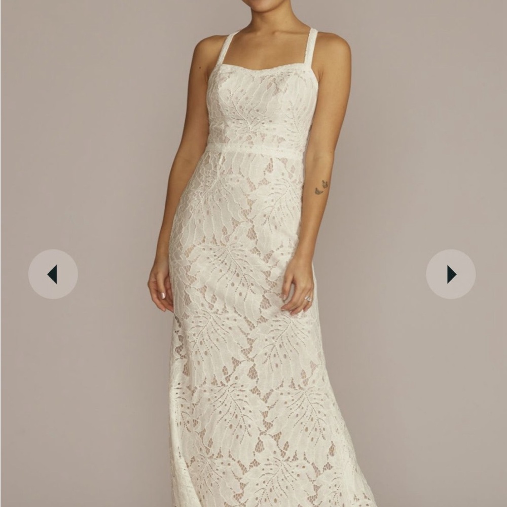 NWT As Is Floral Lace Halter Sheath Wedding Gown
ST# AI10013095 +rhinestone sash